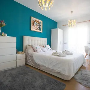 https://brand-new-flat-by-the-beach-with-sea-view-and-pool.es-andalucia.com